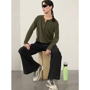 ATHLETA Canyon Henley Top Aspen Green Wool Blend Thumb Holes COZY Medium M